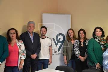 Reunión de los candidatos nacionalistas (NC) con la directiva del colectivo vecinal del Valle de los Nueve (Foto TA)